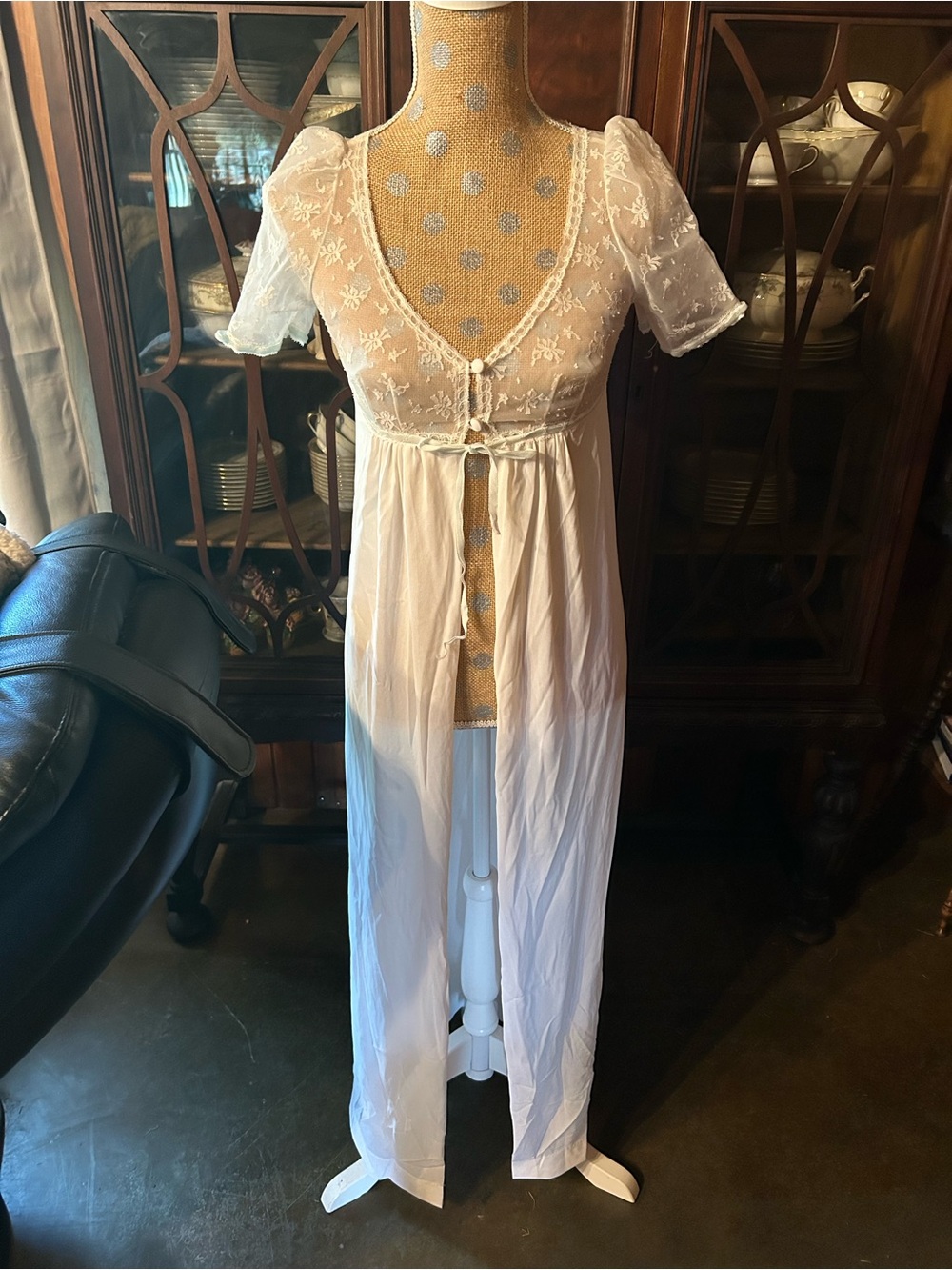 Vintage Sheer Lace Short Sleeve White Peignoir Robe appears to be medium